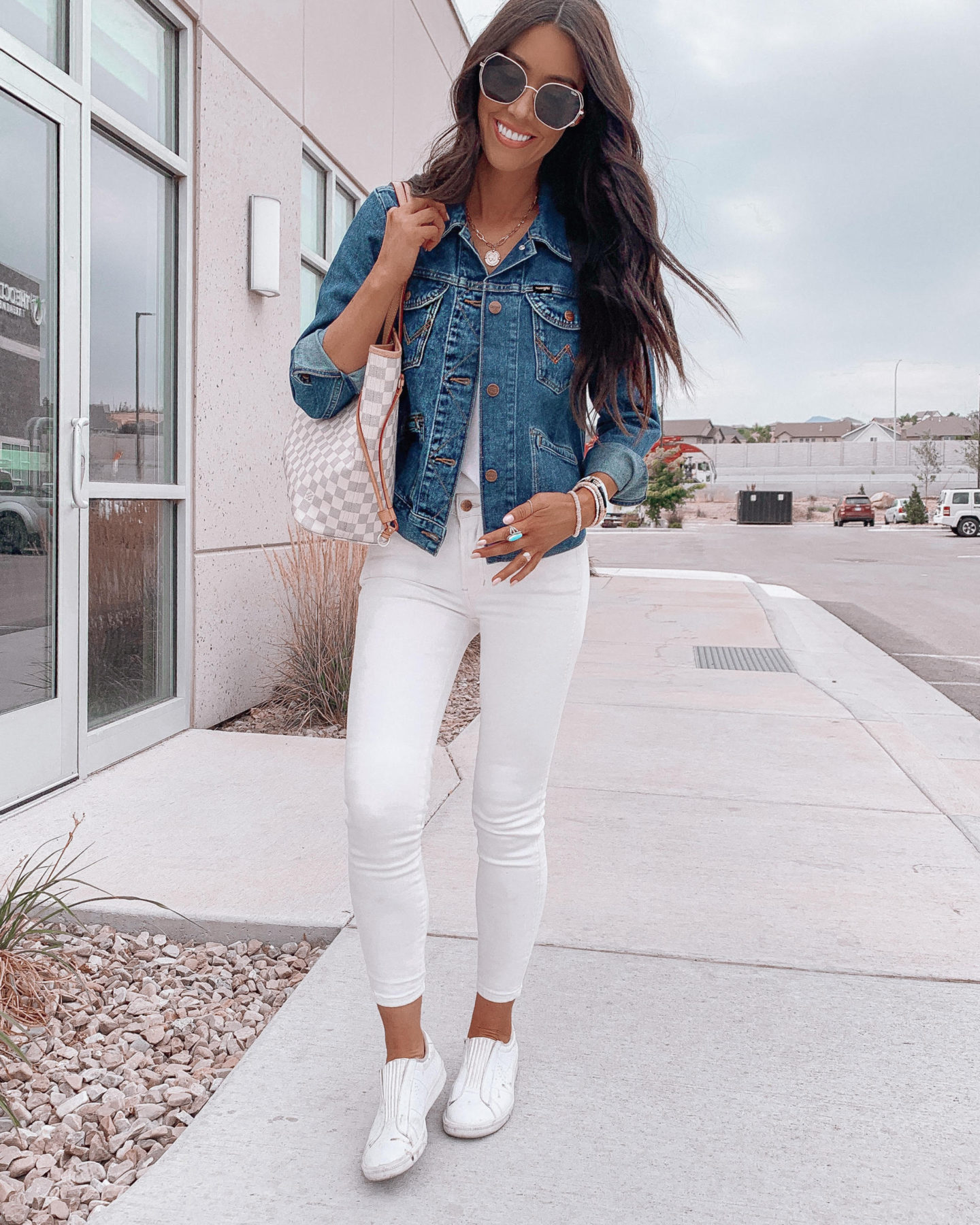 How to Wear White Jeans Into Fall - Brittany Maddux